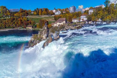 Rhine Falls pastırma yazı, Zürih, Switz şelale yakınında