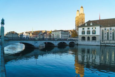 Akşam, Zürih, S birçok tekne ile Limmat Nehri çıkabilir