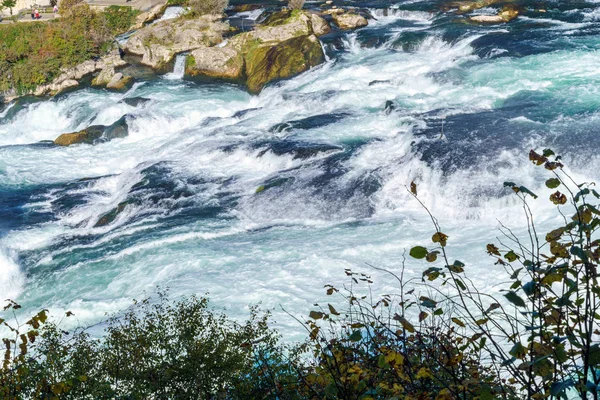 Rheinfall poblíž Curychu na Babí léto, vodopád v Switz — Stock fotografie