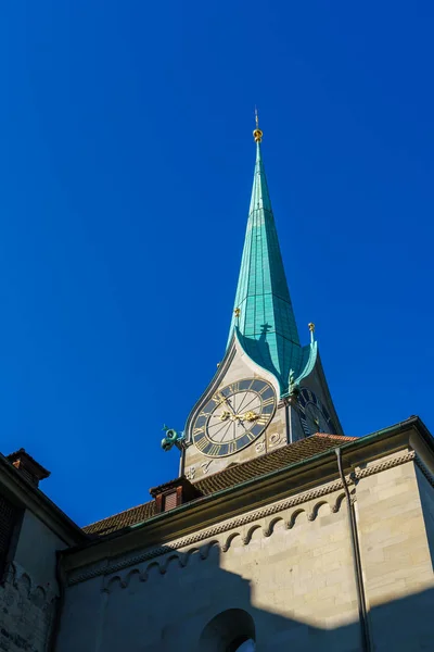 Turmuhr der Frauenkirche, Zürich, Schweiz — Stockfoto