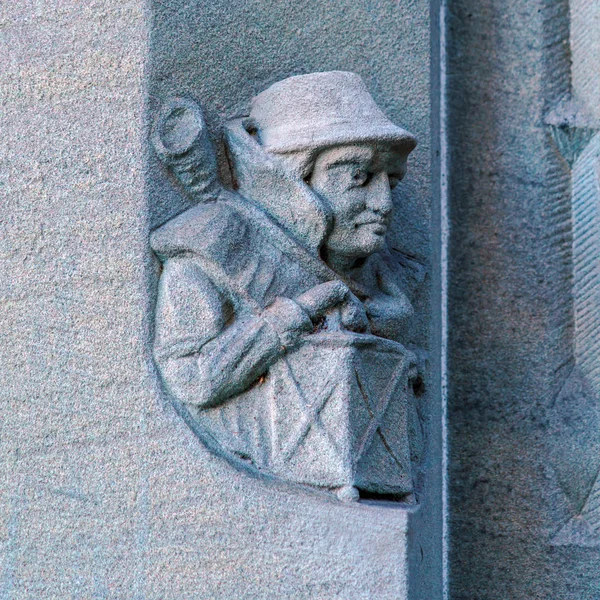 Scultura in pietra della chiesa Grossmunster, Zurigo, Svizzera — Foto Stock