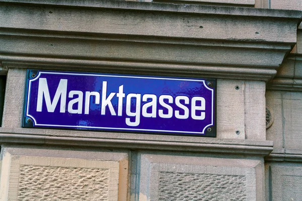 Typische sign op de muur van een huis in de stad, Zürich, Switzer — Stockfoto