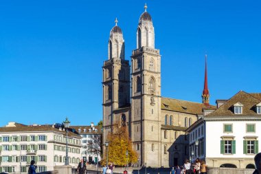 Zürih, İsviçre - 16 Ekim 2017: İnci yürüyen turist