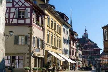 Stein am Rhein, İsviçre - 16 Ekim 2017: turist oturmak 