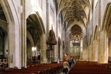 Bern, İsviçre - 17 Ekim 2017: Gotik kemerler ve lekeli-