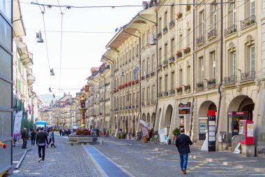 Bern, İsviçre - 17 Ekim 2017: Ana alışveriş caddesi ol