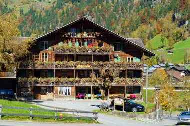 Lauterbrunnen, İsviçre - 17 Ekim 2017: Geleneksel Chale