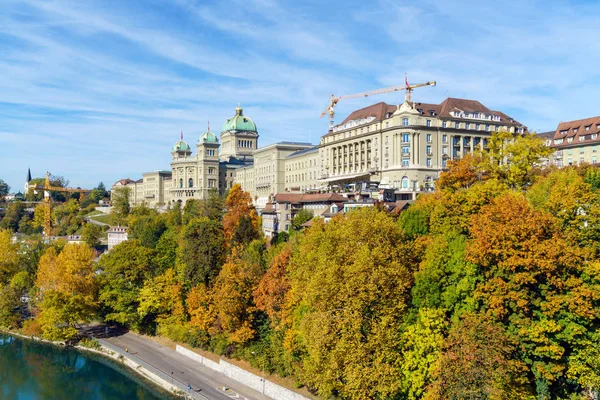 Federální palác (1902) či budovu parlamentu, Bern, Švýcarsku — Stock fotografie