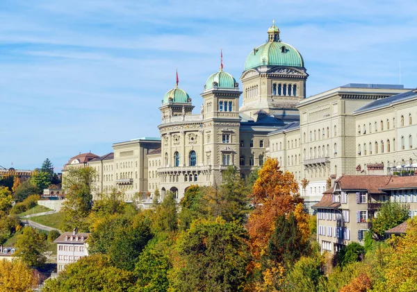 Federální palác (1902) či budovu parlamentu, Bern, Švýcarsku — Stock fotografie