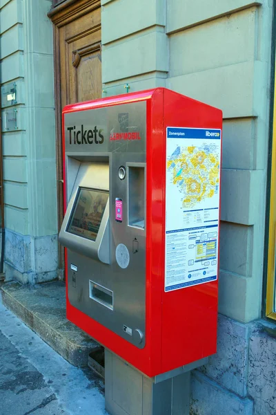 Bern, Zwitserland - 17 oktober 2017: Automatische ticket machine f — Stockfoto