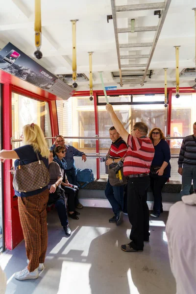 Lauterbrunnen, Svizzera - 17 ottobre 2017: Cabine passeggeri — Foto Stock