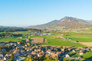 Geleneksel evler, gr ile güzel bir manzara havadan görünümü