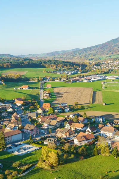 Vista aérea de uma bela paisagem com casas tradicionais, gr — Fotografia de Stock