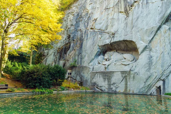 Monumento al león famoso (1820) por Bertel Thorvaldsen, Lucerna, Swit —  Fotos de Stock
