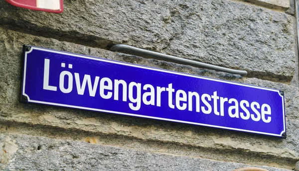 Typische straat tekenen op de muren van de oude stad, Luzern, Switzerl — Stockfoto