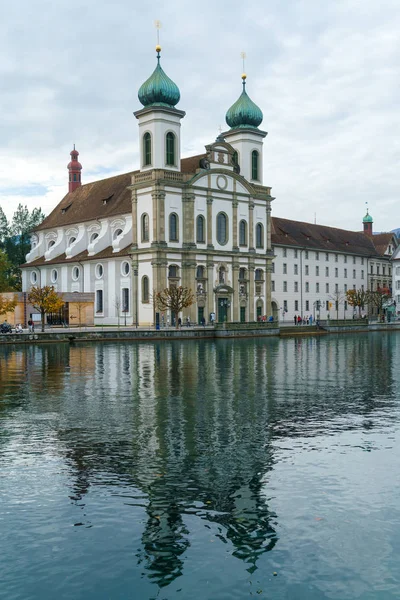 예수회 교회 (1667-1673) 첫 번째 큰 바로크 식 교회 북쪽에서 — 스톡 사진