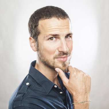 yakışıklı delikanlı