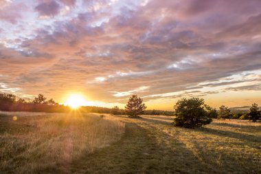 Doğada renkli gün batımı