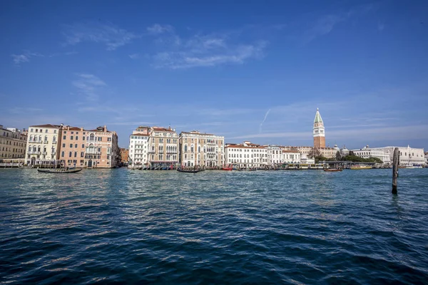 Vue sur la mer de Piazza San Marco — Photo