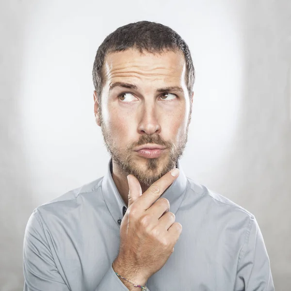 Junger schöner Mann — Stockfoto