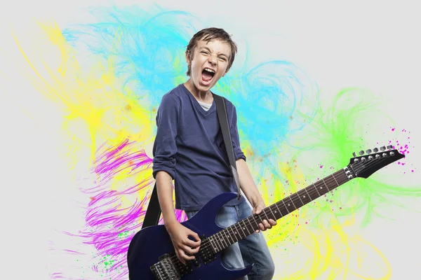 Ragazzo che suona la chitarra elettrica — Foto Stock