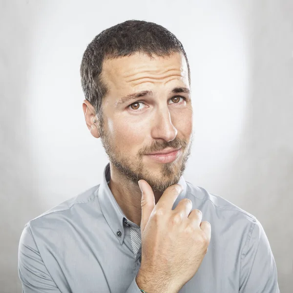 Junger schöner Mann — Stockfoto