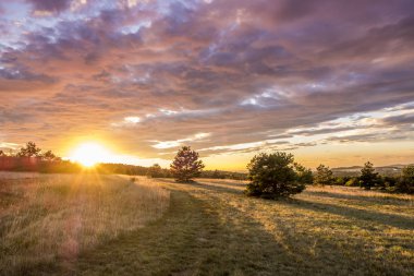 Doğada renkli gün batımı