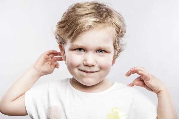 Beautiful happy little girl — Stock Photo, Image