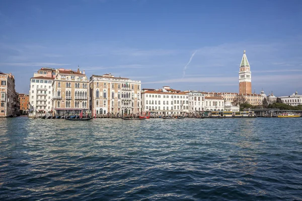 Vue sur la mer de Piazza San Marco — Photo