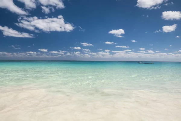Praia tropical no mar do Caribe — Fotografia de Stock