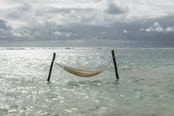 Hangmat in zee in yucatan — Stockfoto