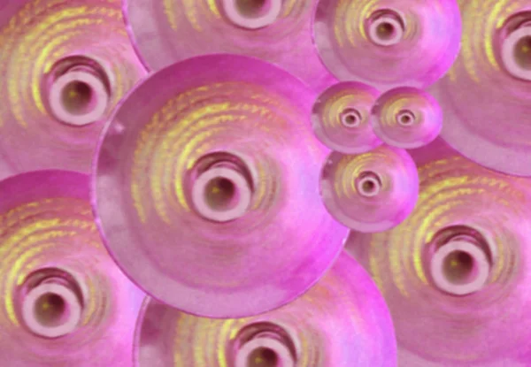 Bir pembe sarı şeritler ve farklı boyutlarda olan fantastik daireler vardır