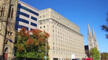 Oakland Pittsburgh Beşinci cadde üzerinde sürüş arkadan görünüş