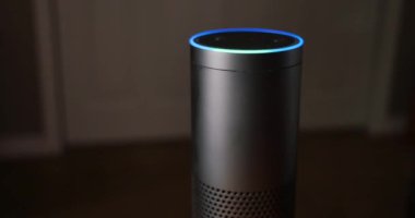 Adam Amazon yankı hava durumu hakkında sorar.