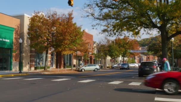 Estabelecendo Tiro de típico americano Small Town Main Street — Vídeo de Stock