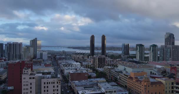Timelapse hög vinkel Visa Storm över San Diego Skyline — Stockvideo