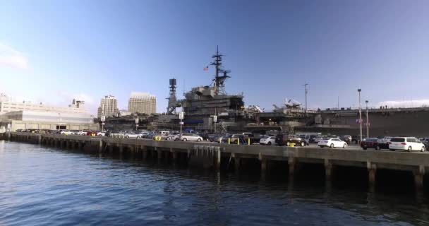 USS Midway Museum docked in San Diego Bay Establishing Shot — стоковое видео