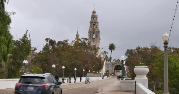 Overcast Establishing Shot of California Tower in San Diego's Balboa Park — Stock Video