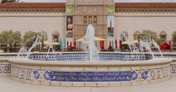 San Diego Sanat Müzesi Balboa Park girişinde görüntüsünü oluşturma — Stok video