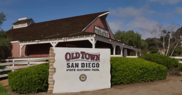 Establecimiento de Shot of Barn en el casco antiguo de San Diego — Vídeos de Stock