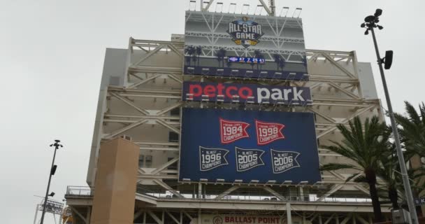 Aufnahme von petco park in san diego — Stockvideo