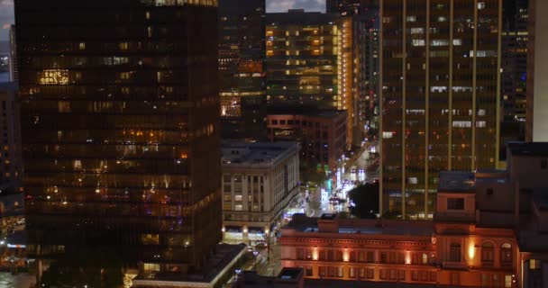 Magas, szög, kilátás a San Diego Skyline éjszaka — Stock videók