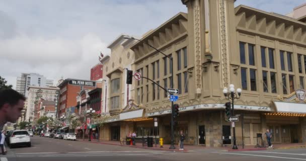 Typische unternehmensgründung schuss in san diego 's gaslampenviertel — Stockvideo