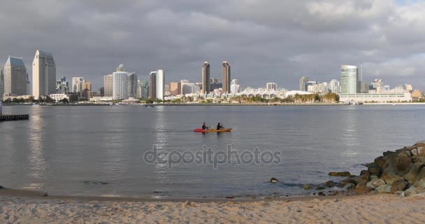 Daytime Establishing Shot of San Diego Skyline from Coronado Island Shoreline — Vídeo de stock