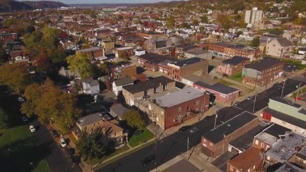 Forward Aerial Shot of Typical Western Pennsylvania Small Town — Stok Video