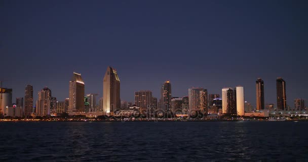 Vista pitoresca de San Diego Skyline à noite do Parque Centenário na Ilha do Coronado — Vídeo de Stock