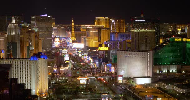 Czas lotu ptaka upływ widok Las Vegas Strip w nocy — Wideo stockowe