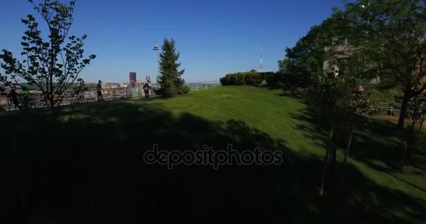 Dramatisch stijgende luchtfoto van Pittsburgh van West End Overlook — Stockvideo