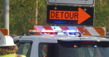 Polis arabası Street engelleme ile yol kapatma