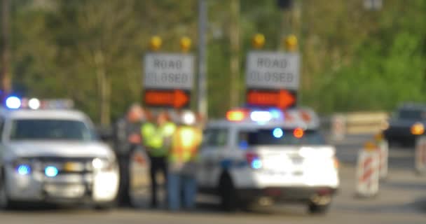 Entschärfte Sperrung der Straße an Baustelle — Stockvideo